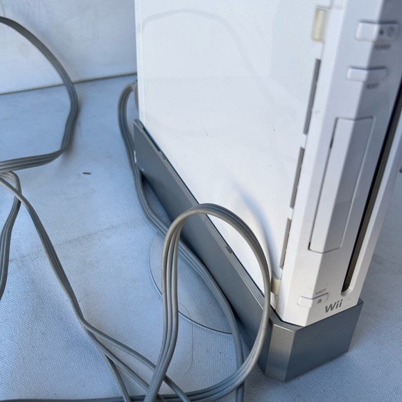 Nintendo Wii White - Picture 3 of 8